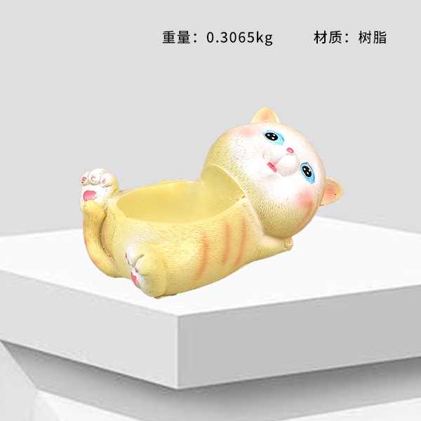 * Cute kitten ashtray