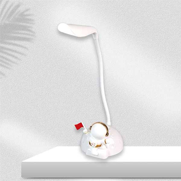 GL1136B astronaut LED energy-saving desk lamp (mixed)
