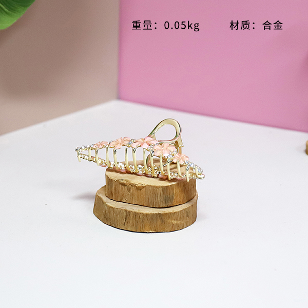 Glass Plum Blossom Grab Clip