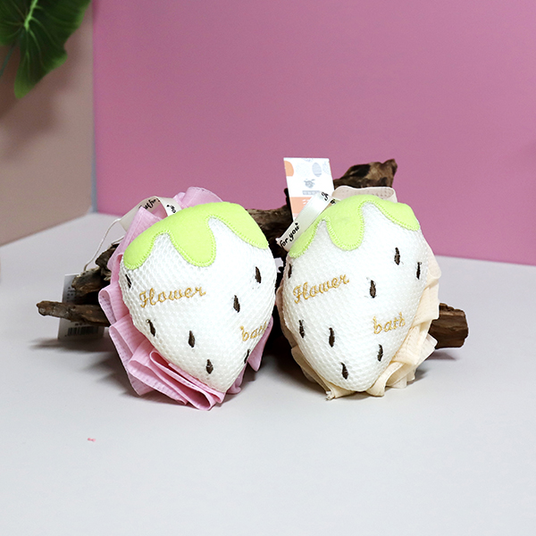 A18 Strawberry Bath Flower - Image 3