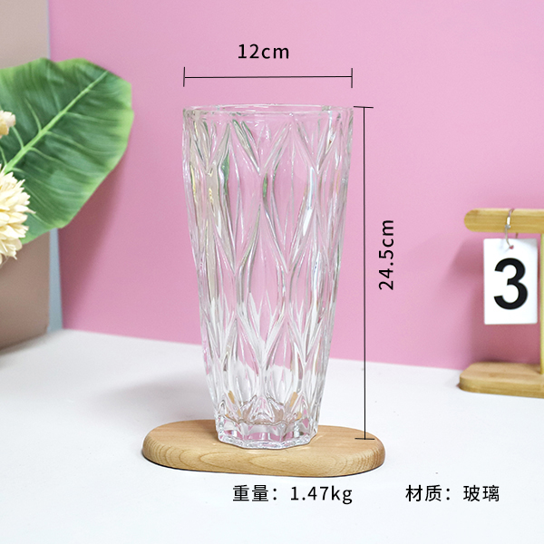 25 vases with gold leaves