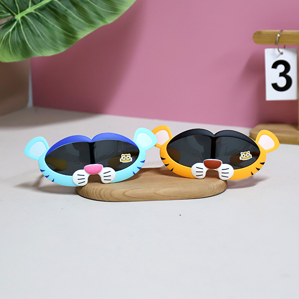 83028 Tiger Children's Sunglasses - Image 4