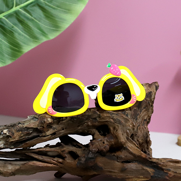 83013 Strawberry Dog Sunglasses - Image 3