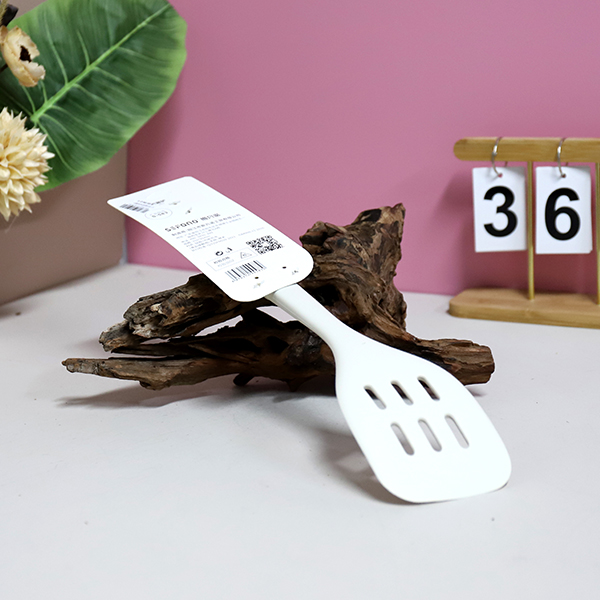 S-583 silicone wood handle slotted shovel - Image 4