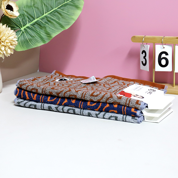 5015 Letter Cat Towel - Image 4