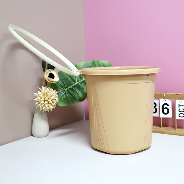 8805 triangle trash can (small) - Image 4