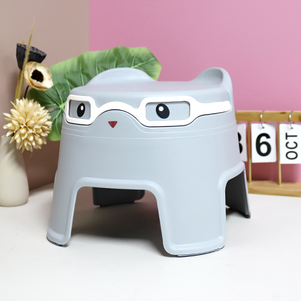 525 children's cartoon stool