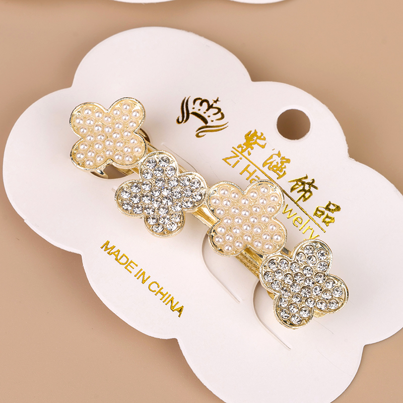 Pearl rhinestone lucky grass cross clip