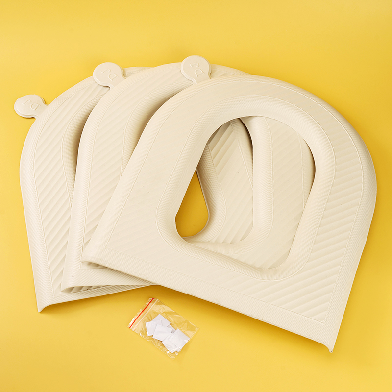 Monochrome toilet mat