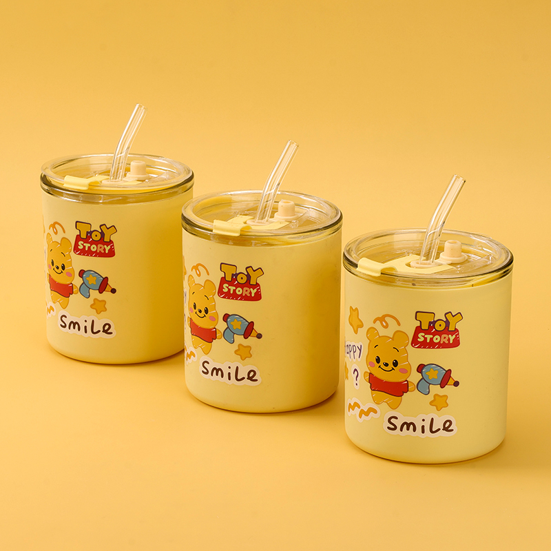 Strawberry bear tube glass (420ml, random pattern)