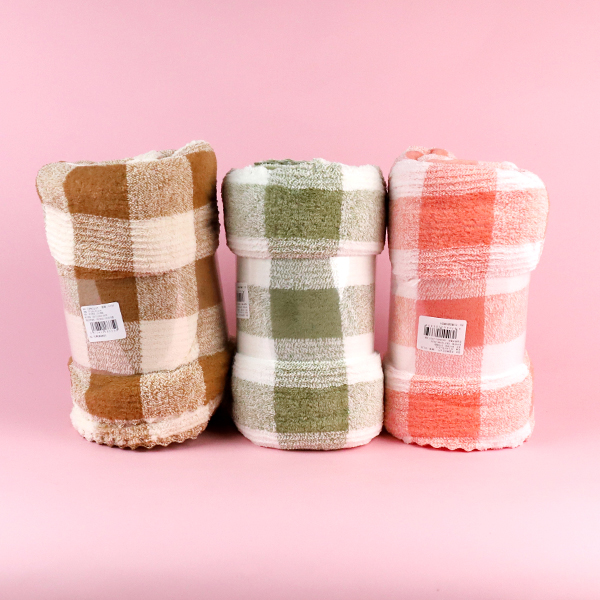 8335 Pastoral Cut-Edge Bath Towel