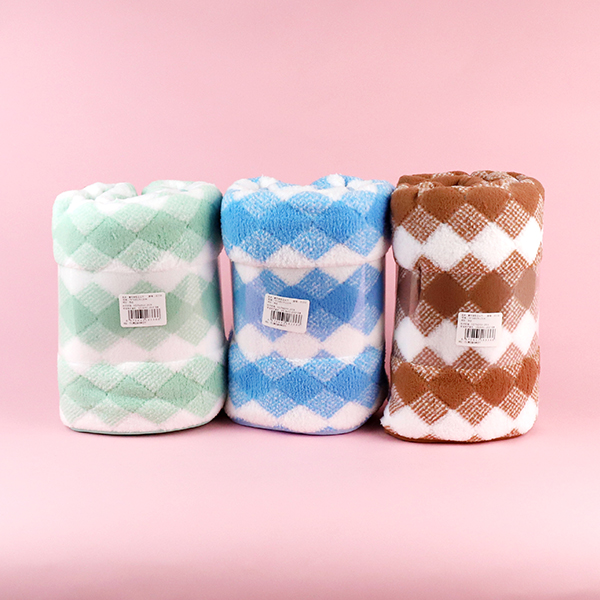 8336 Coral Fleece Rhombic Edge Bath Towel