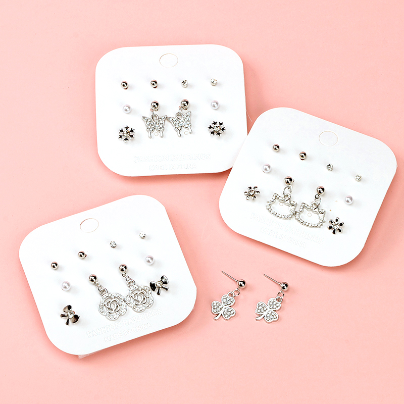 Bông tai kiểu đục lỗ hình túi (5 đôi) ngẫu nhiên