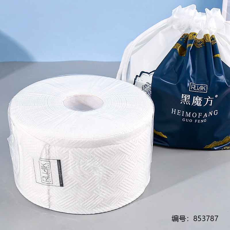 1027 Black Cube 300g Facial Wipes Roll 95g