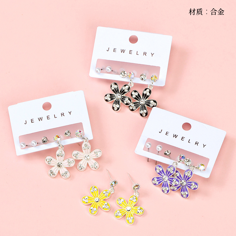 Hoa đục lỗ hình túi, ba đôi bông tai đinh