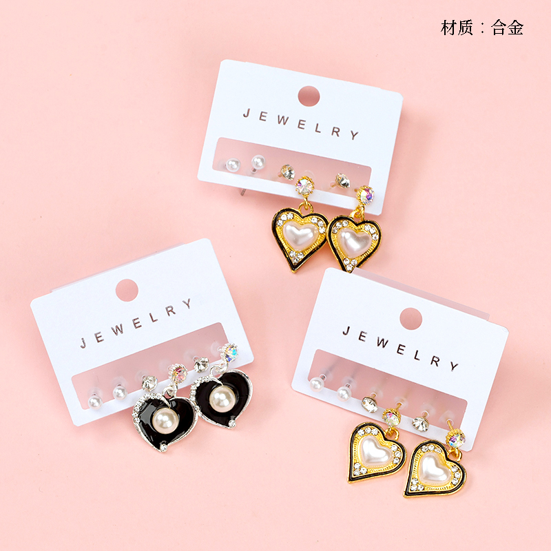 Mẫu túi đính đá hình trái tim kèm ba đôi bông tai (ngẫu nhiên)