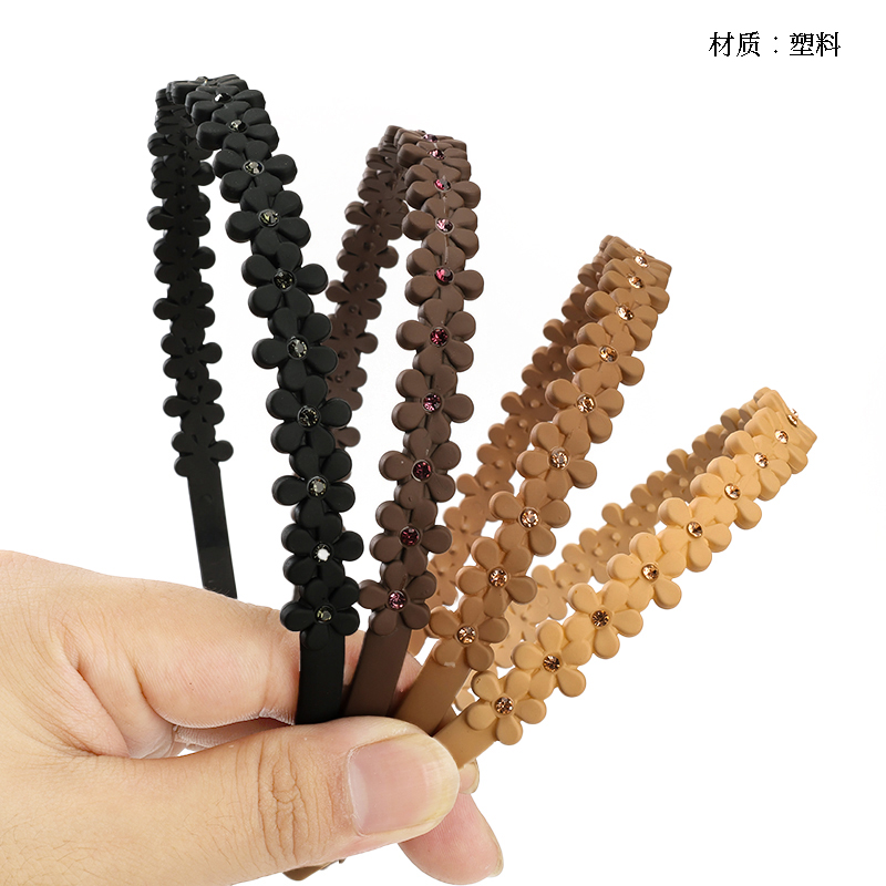 Milk tea color drill flower head buckle