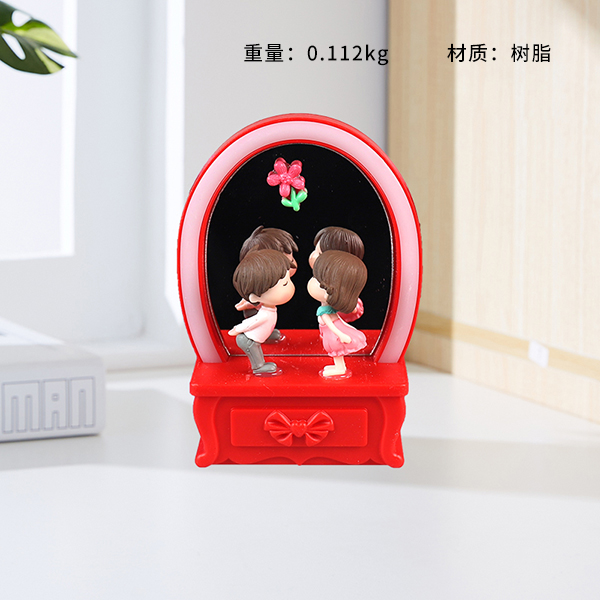 YD-296 Couple light ornament on dresser