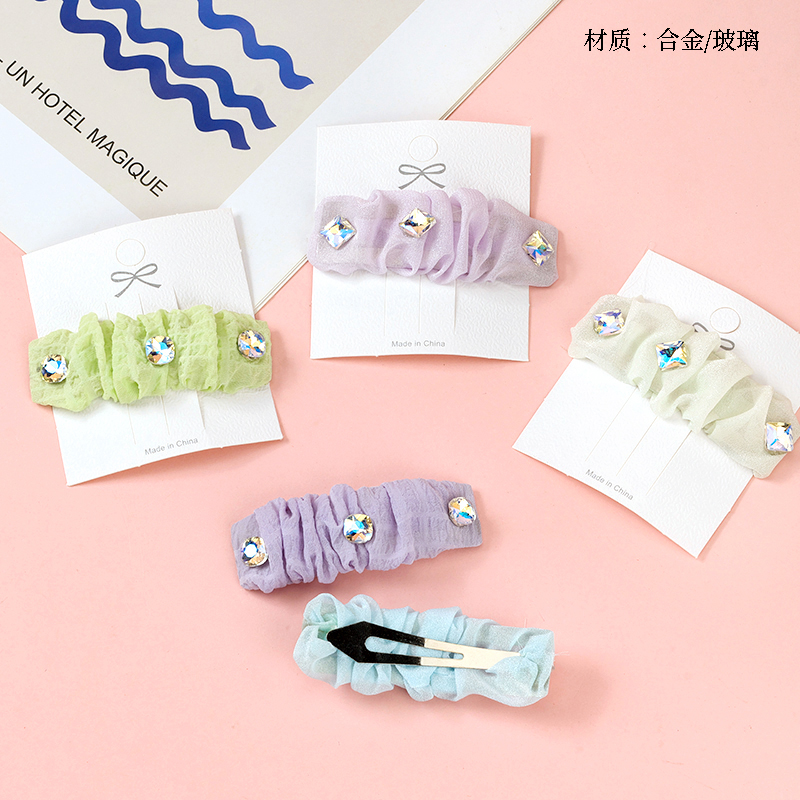 Boxed three rhinestone fold yarn BB clip