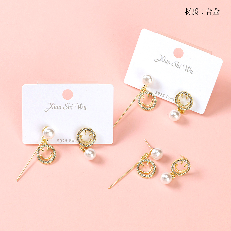 Bông tai hình mặt cười có tua ngọc trai