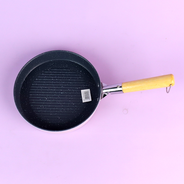 18cm Wooden Handle Frying Pan - Image 4