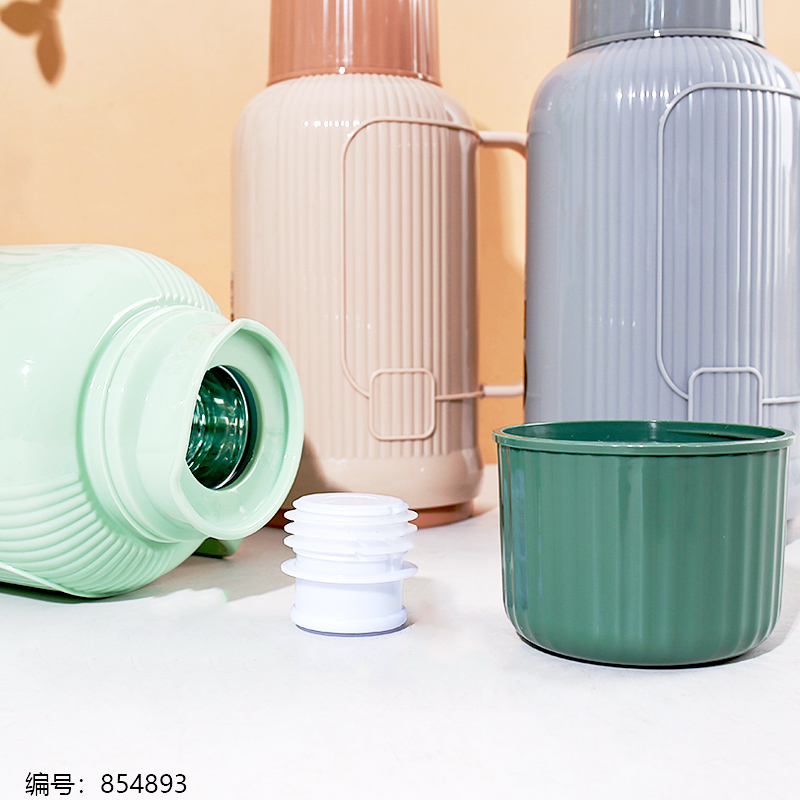 9002 Insulated Bottle 1.3L / No Return or Exchange