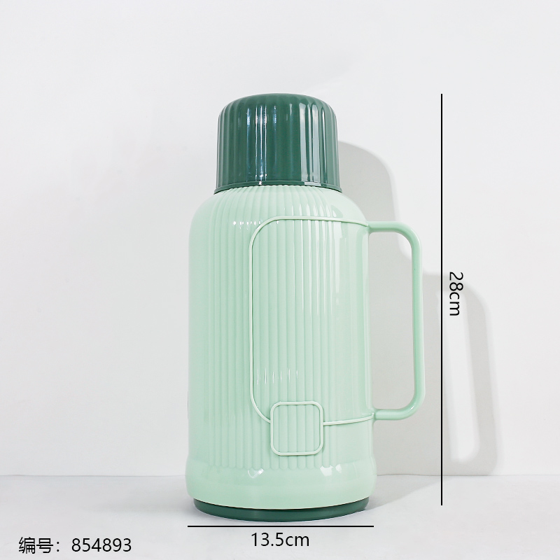 9002 Insulated Bottle 1.3L / No Return or Exchange