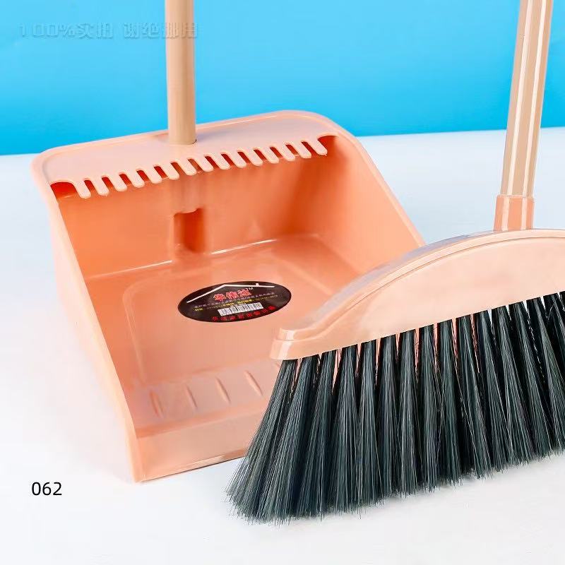062 New Broom Cover Set