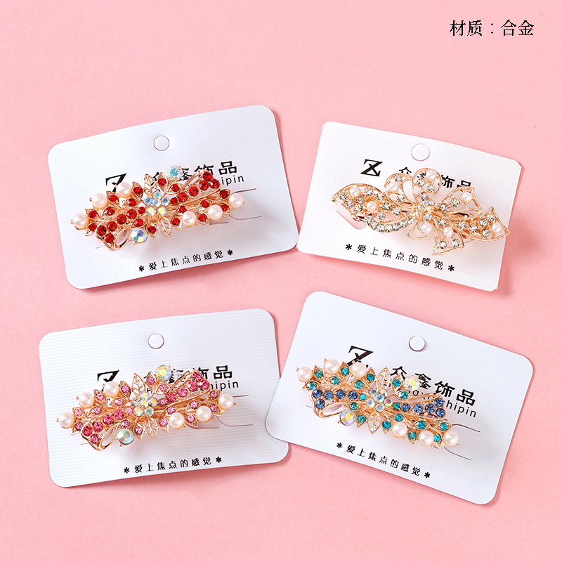 Six cm pearl colored diamond horizontal clip