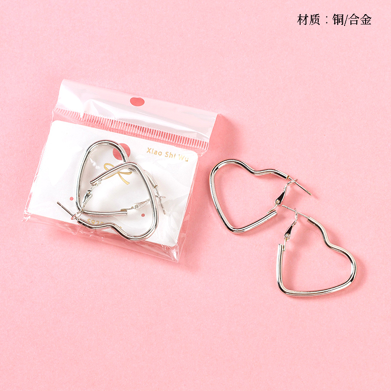 Simple love shape earrings