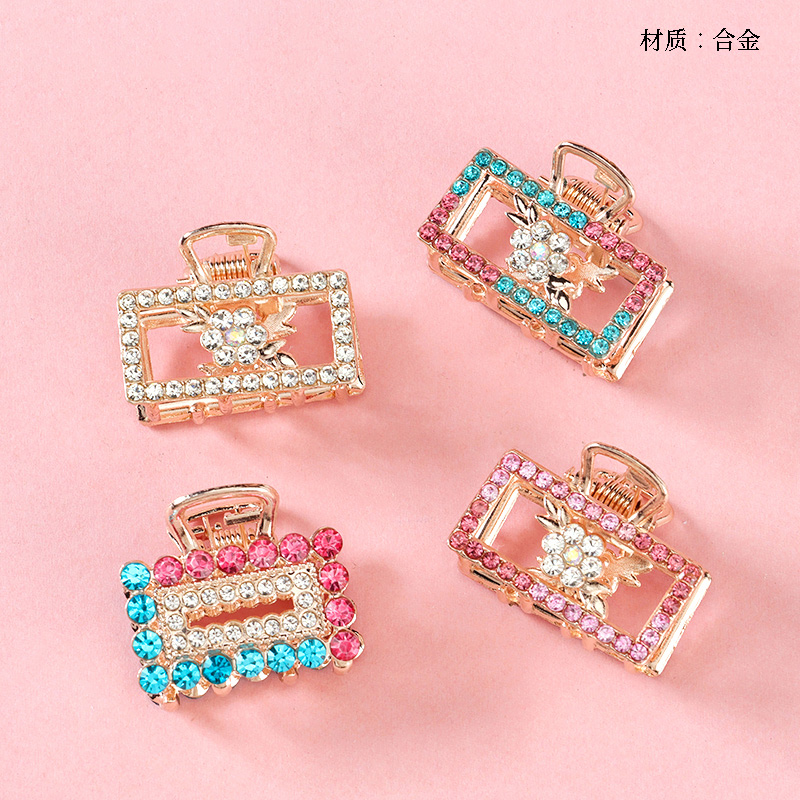 Square colored diamond small claw