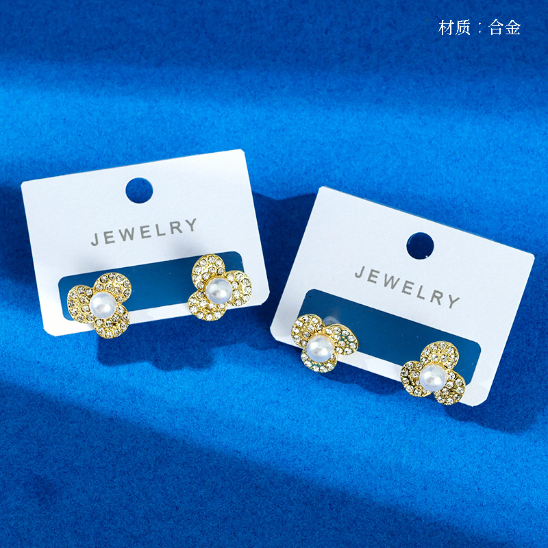 Three petal drill pearl flower earrings