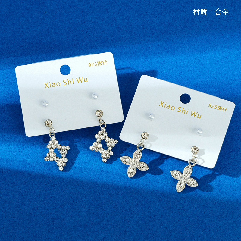 Two pairs of full-diamond letter pearl stud earrings