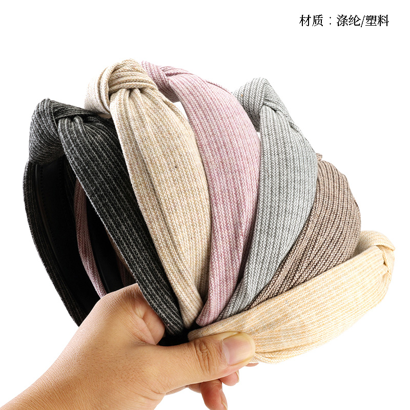 Wide-net knotted wool buckle