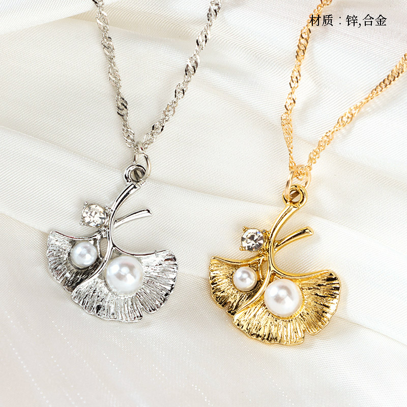 Pearl Ginkgo Leaf Water Ripple Necklace