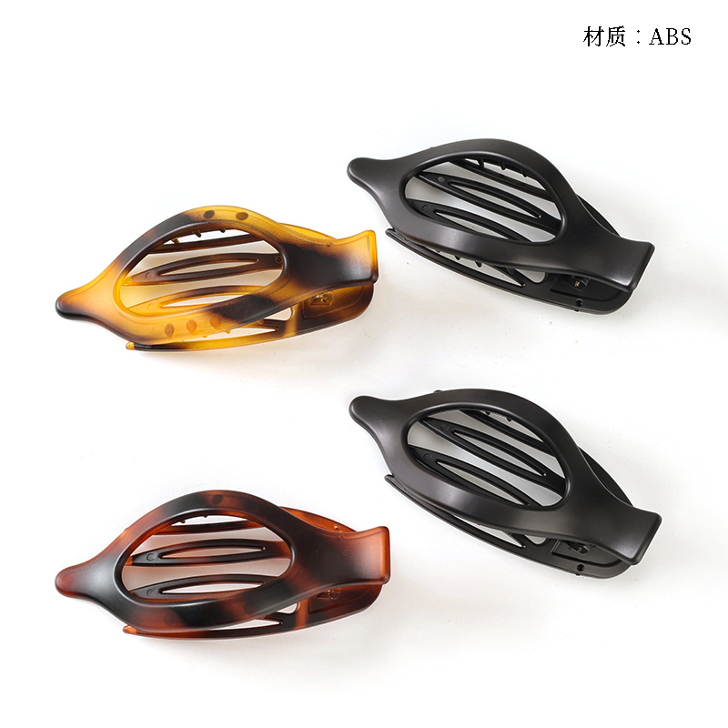 Vintage Frosted Leopard Duck Clip