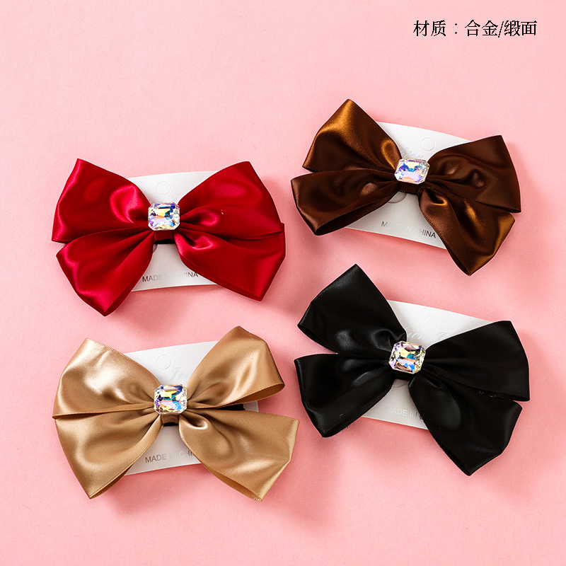Boxed zircon bow tie duck clip