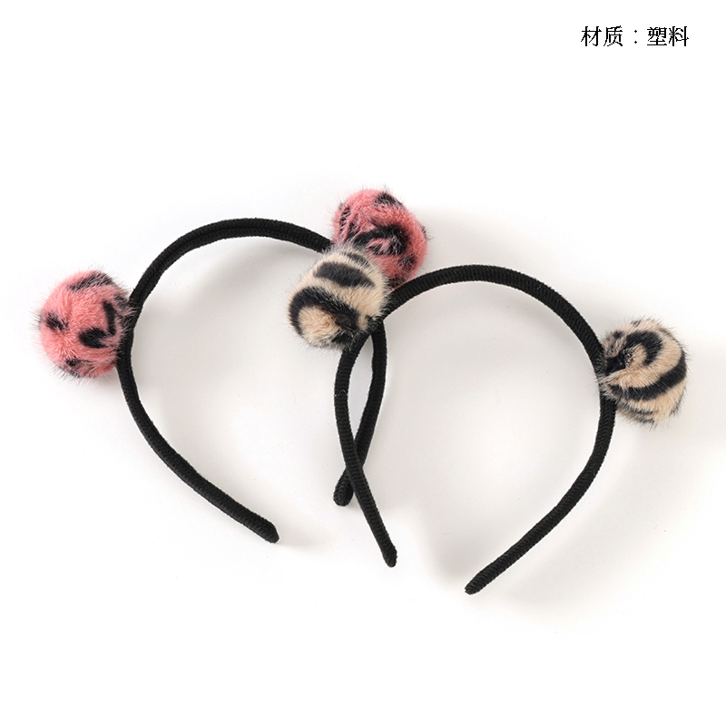 Boxed Two Leopard Print Hair Ball Head Buckle