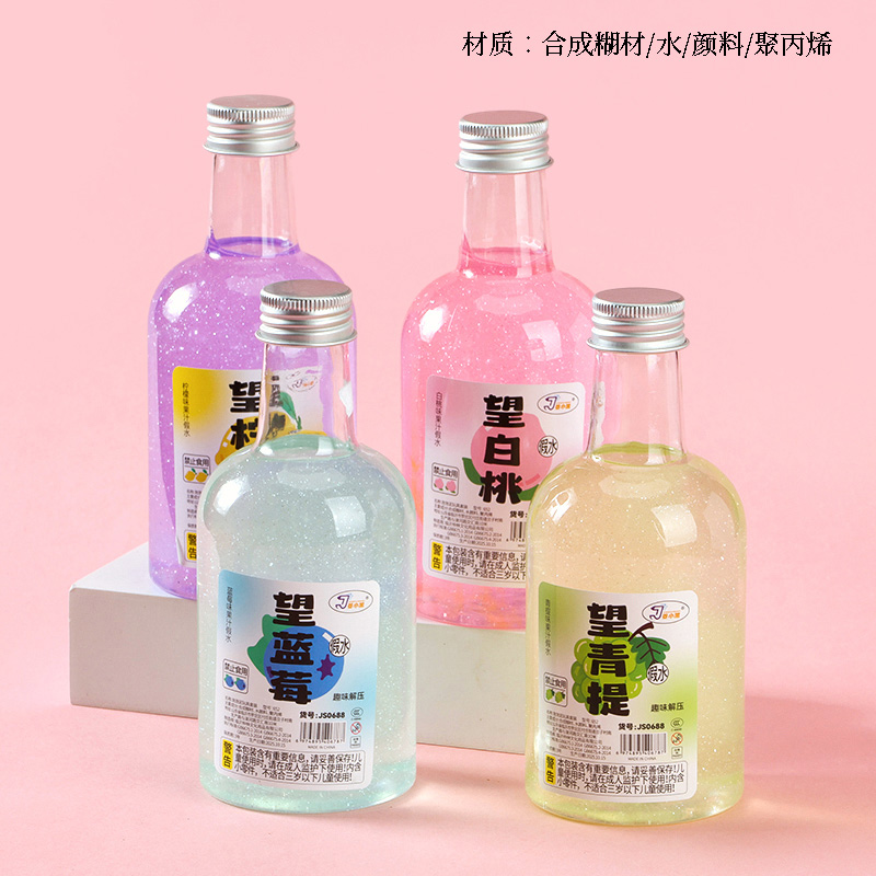 Jiang Xiaohei JS0688 looks at fresh fruit fake water