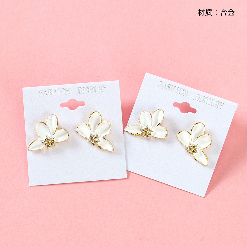 Half sugar white flower earrings