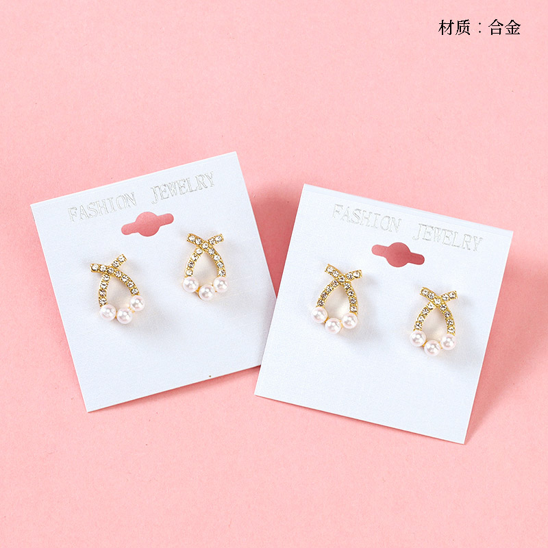 Point drilling cross pearl earrings