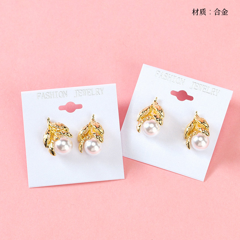 Pearl earrings of wheat