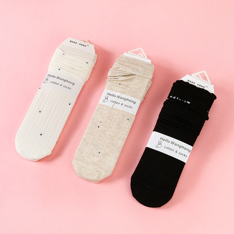 To Ms. Hong pile up socks