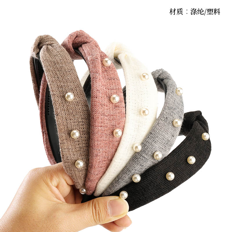 Knitted wool beaded buckle