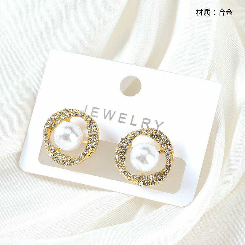 Spiral pearl stud earrings
