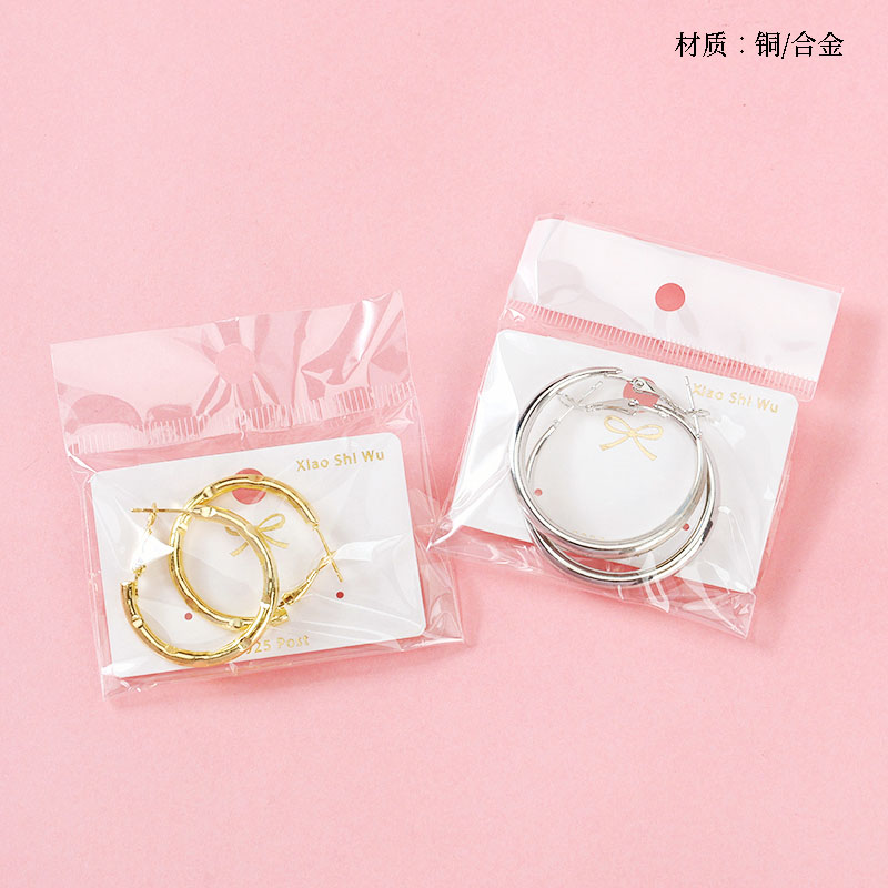 Simple fashion modeling earrings