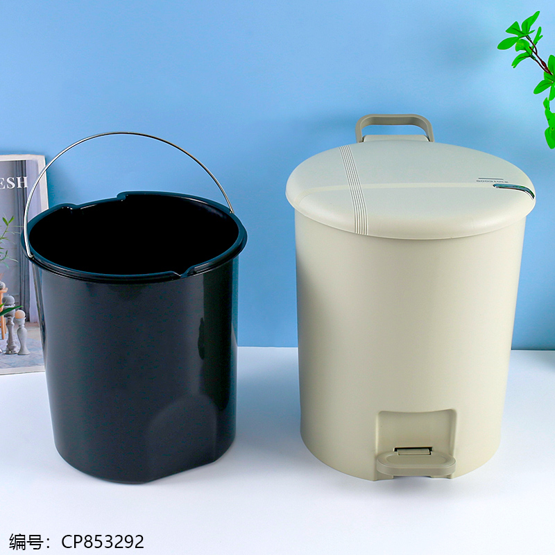 Pedal Trash Bin 8924