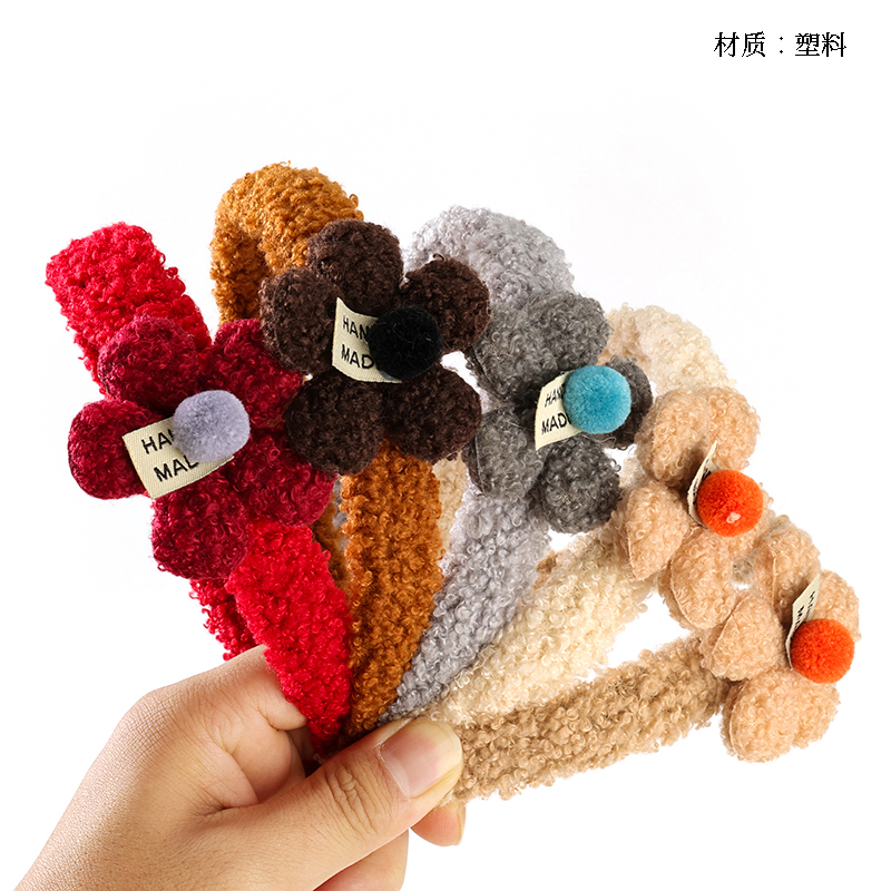 Lamb's five-petal flower clasp