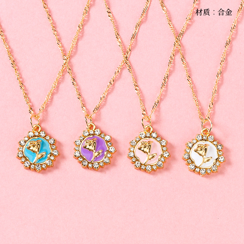 Round Diamond Dropping Oil Gold Flower Necklace