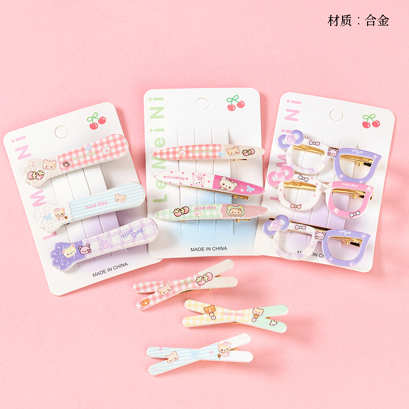 Boxed printed cartoon three duck clip